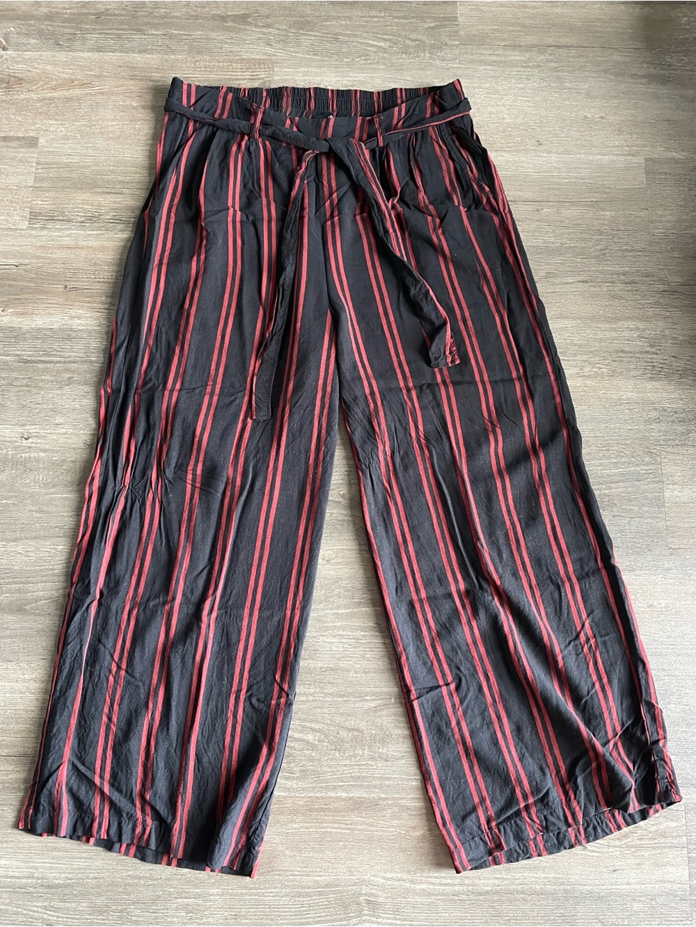 Torrid Stripe Challis Self Tie Wide Leg Pant Womens Sz 1 Stretchy Black Red